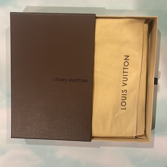 LOUIS VUITTON Monogram Vernis Sarah Bifold Wallet - Picture 12 of 14